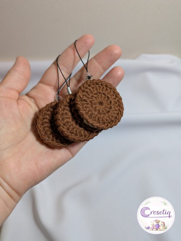 Breloc biscuit crosetat