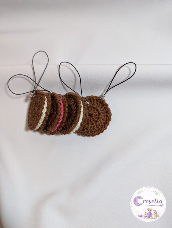 Breloc biscuit crosetat