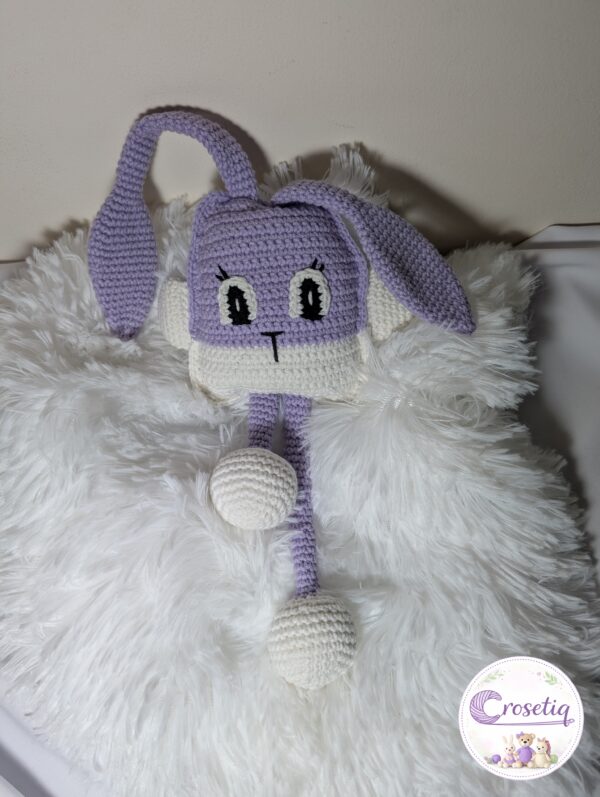 Iepure crosetat cu picioare mobile