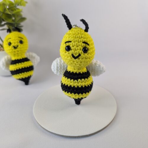 Breloc albinuță - breloc crosetat handmade, Crosetiq