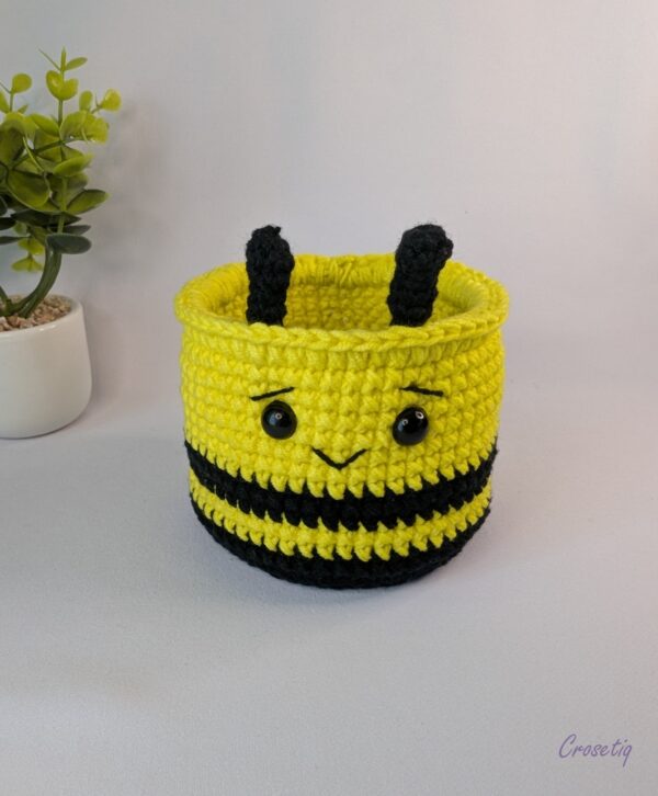 Coșuleț croșetat – model albinuță - produs handmade Crosetiq