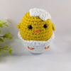 Puișor în ou croșetat - breloc crosetat handmade, Crosetiq