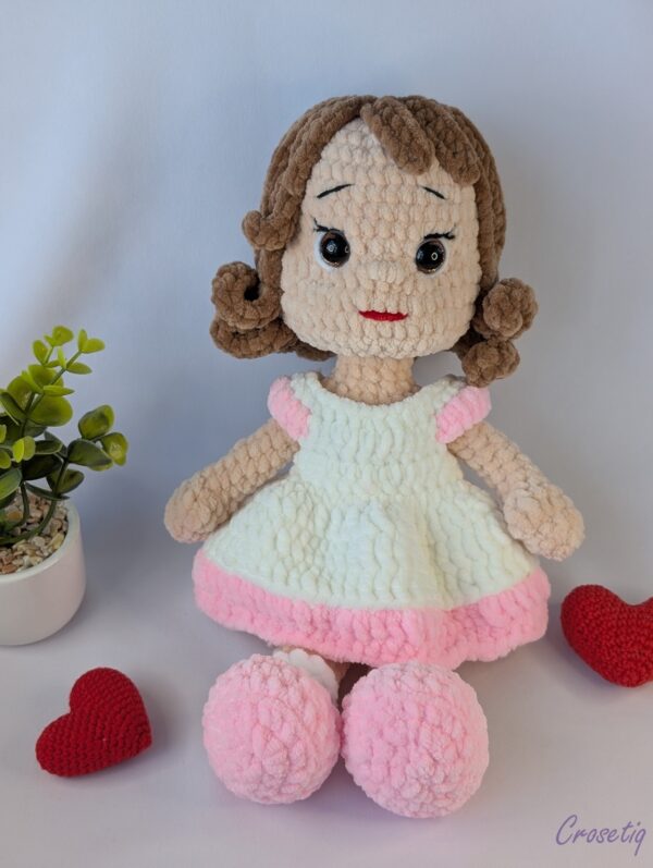 Papușă croșetată Maya - jucarie crosetata handmade, Crosetiq